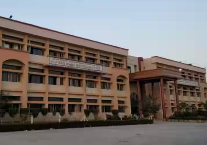 सेक्टर-18 स्थित राजकीय कन्या महाविद्यालय। संवाद