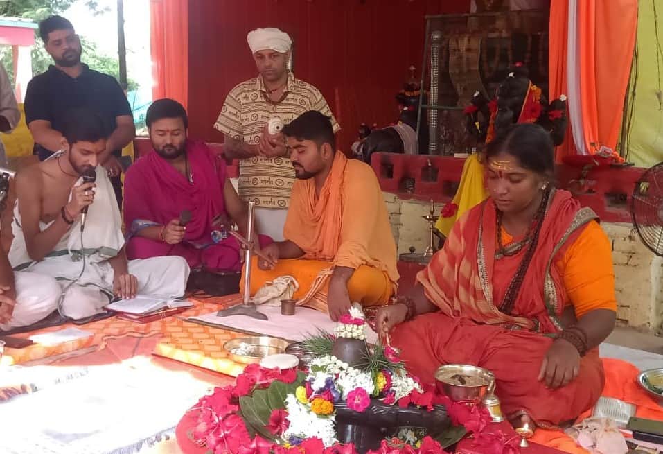 Women performed *bhajan-kirtan* at Shiva temples during the month of Sawan