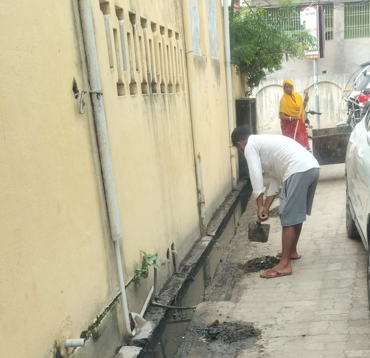 Drain cleaning work began in Shastri Nagar Ward