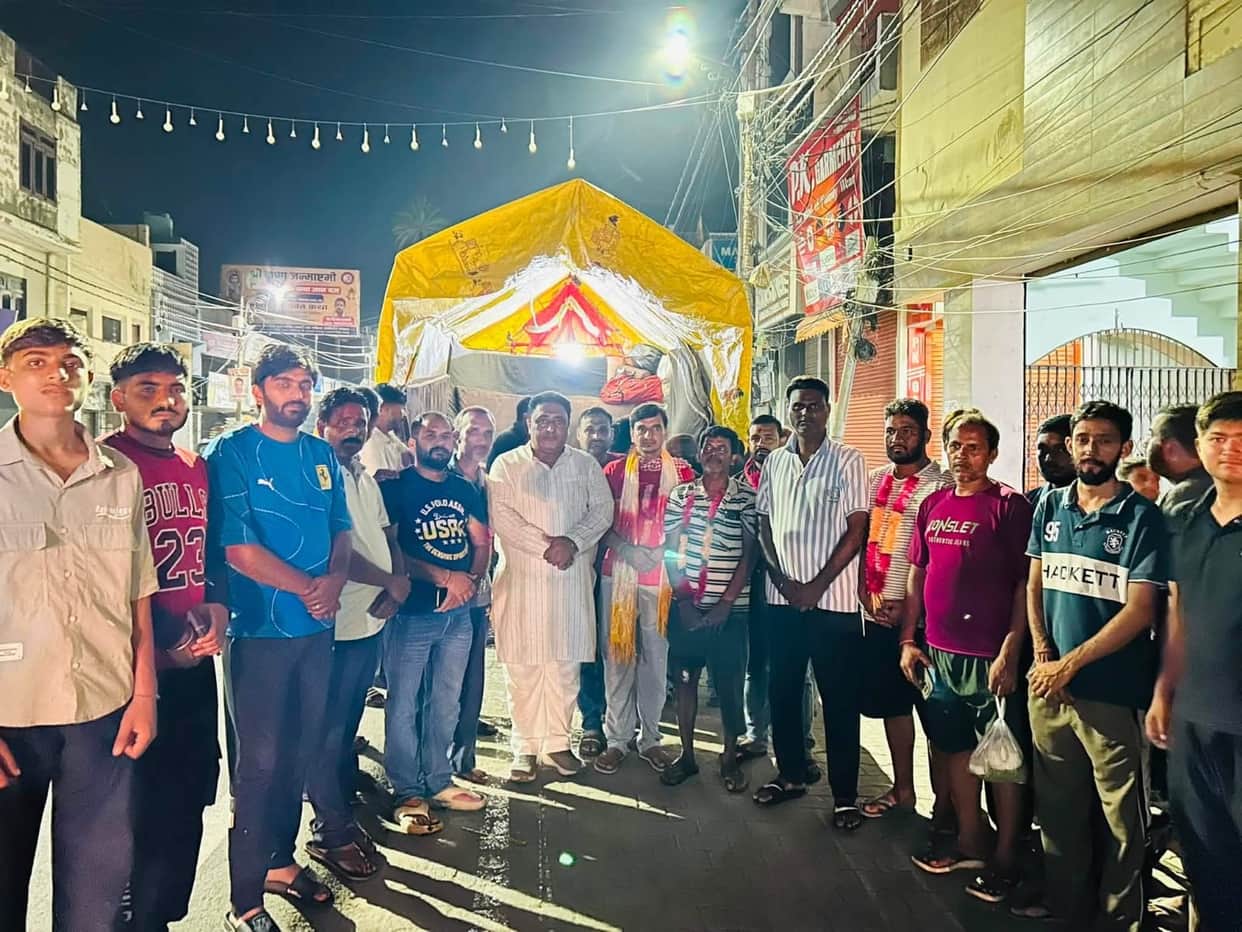 Saw off Kanwar pilgrims with best wishes.