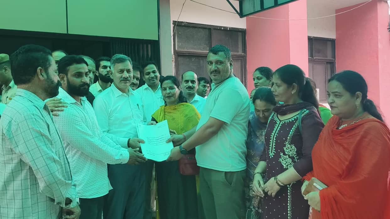 Barmana Panchayat demands resolution of drinking water crisis.