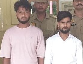 Two smugglers nabbed after highway blockade; 751 grams of opium seized.