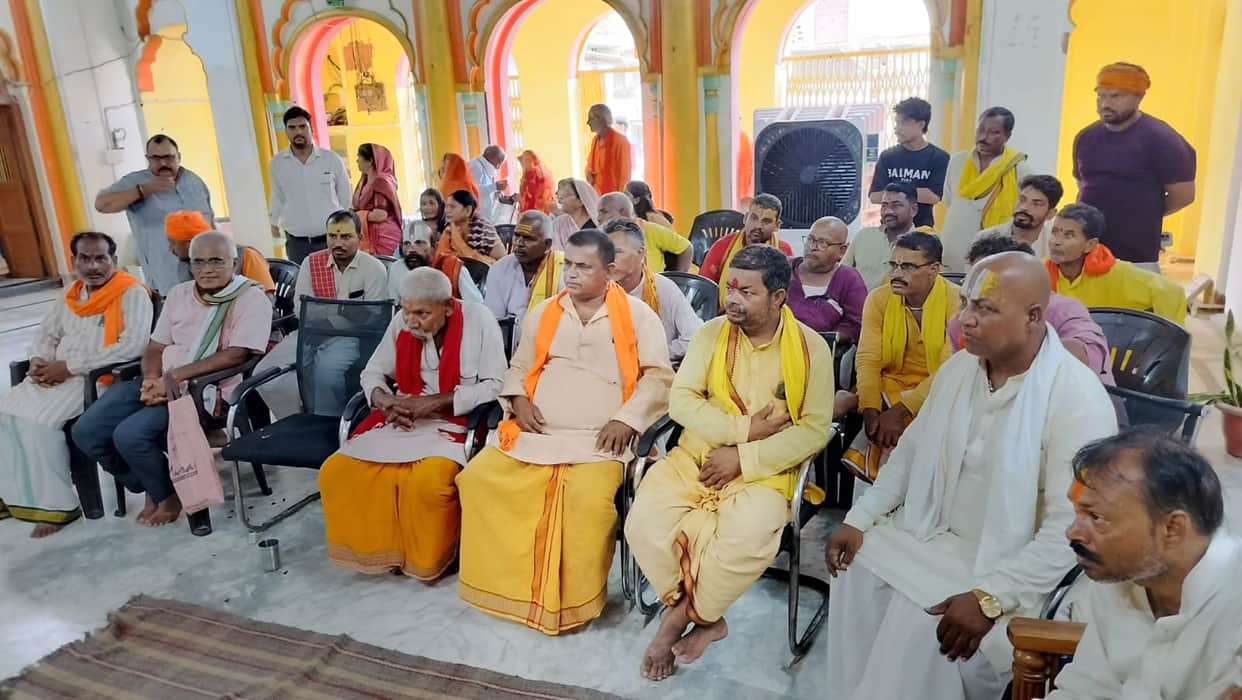 Arrangements will be made for the registration and issuance of identity cards for the pilgrimage priests of Ramnagari