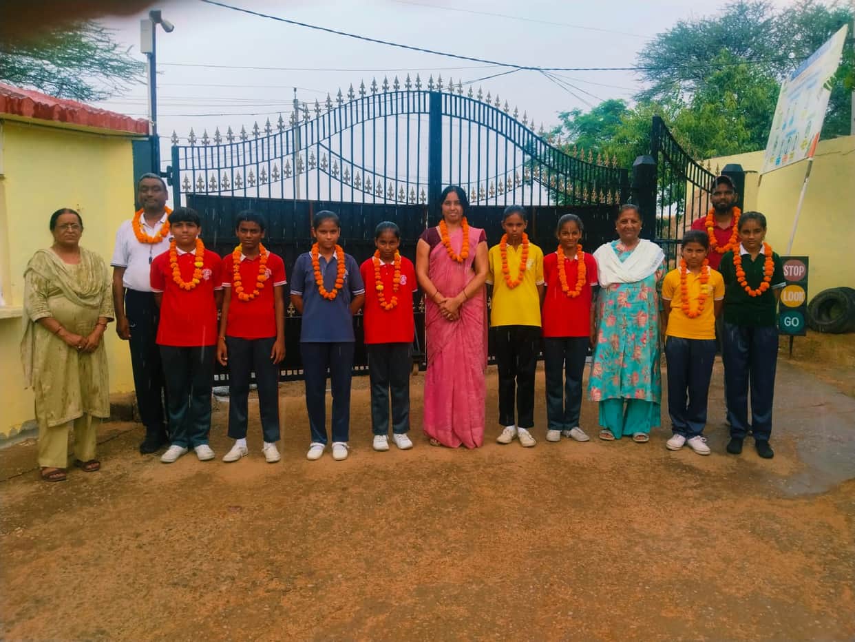 Eight players from Universal School selected for the SGFI state handball team.