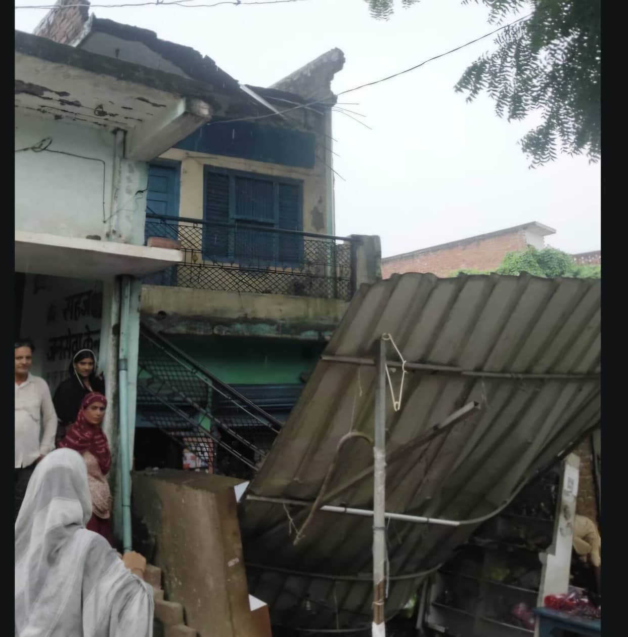 Laborer dies after wall collapses; houses damaged in several places.