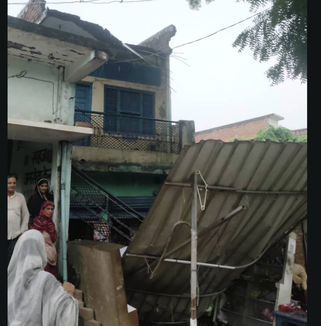 Laborer dies after wall collapses; houses damaged in several places.