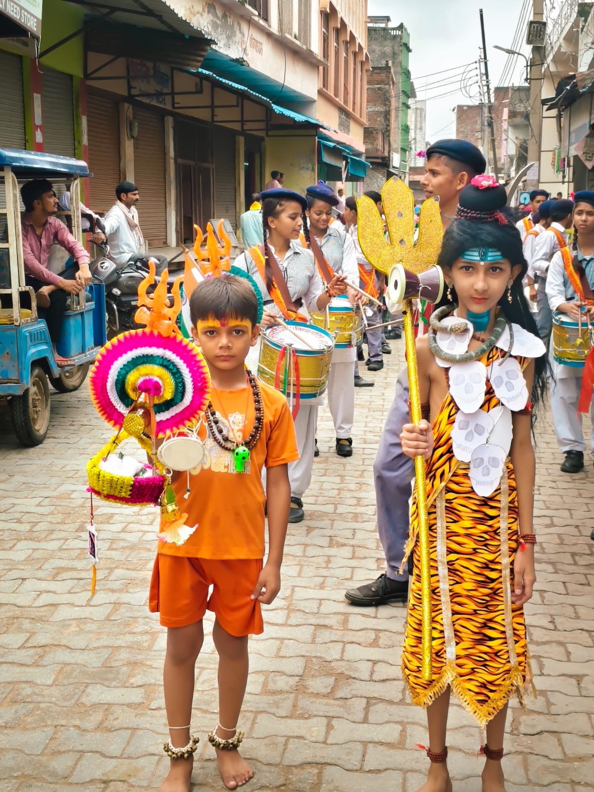 अवागढ़ में कांवड़ यात्रा निकालते विद्यार्थी। स्रोत विद्यालय 