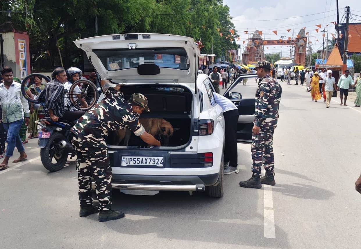 Siddharthnagar News: Heightened vigilance at the Barhni border; round-the-clock intensive surveillance with a dog squad