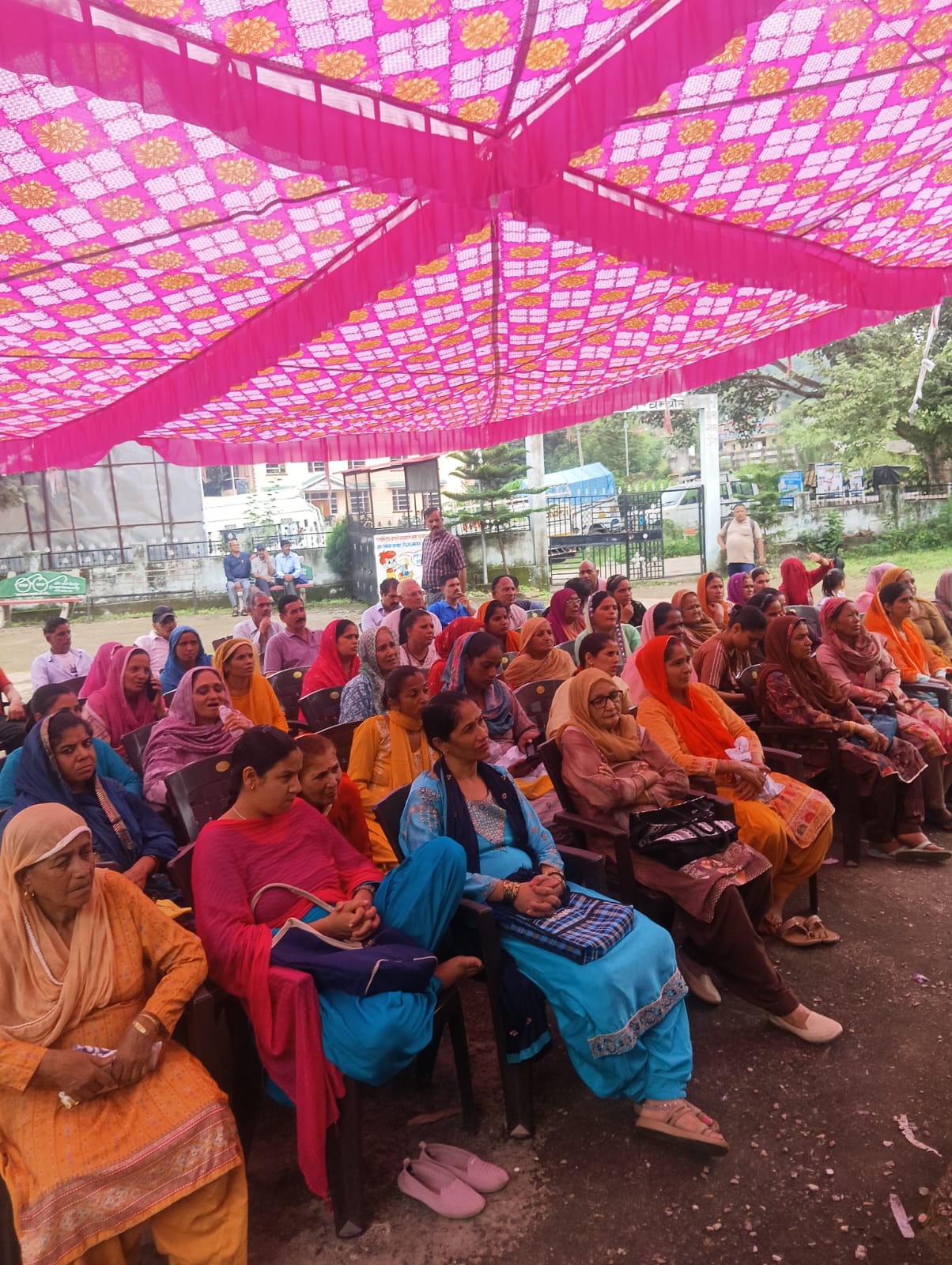 Chamboh Panchayat will give a reward of Rs 5100 for information about drug smugglers.