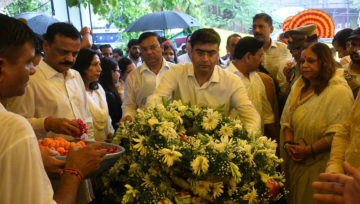 Politicians and officials attended the final journey of the DGP's father