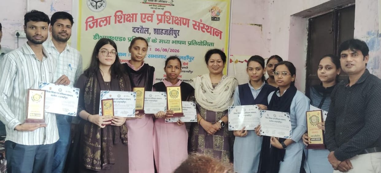 Tayyaba and Shivangi emerged as winners in the speech competition.
