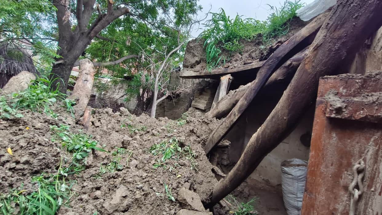 70 year old kutcha house collapsed amid continuous rain