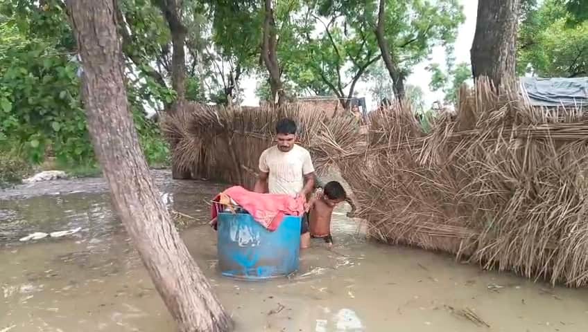 Erosion intensifies as water level drops; three houses swallowed by the Ganga.