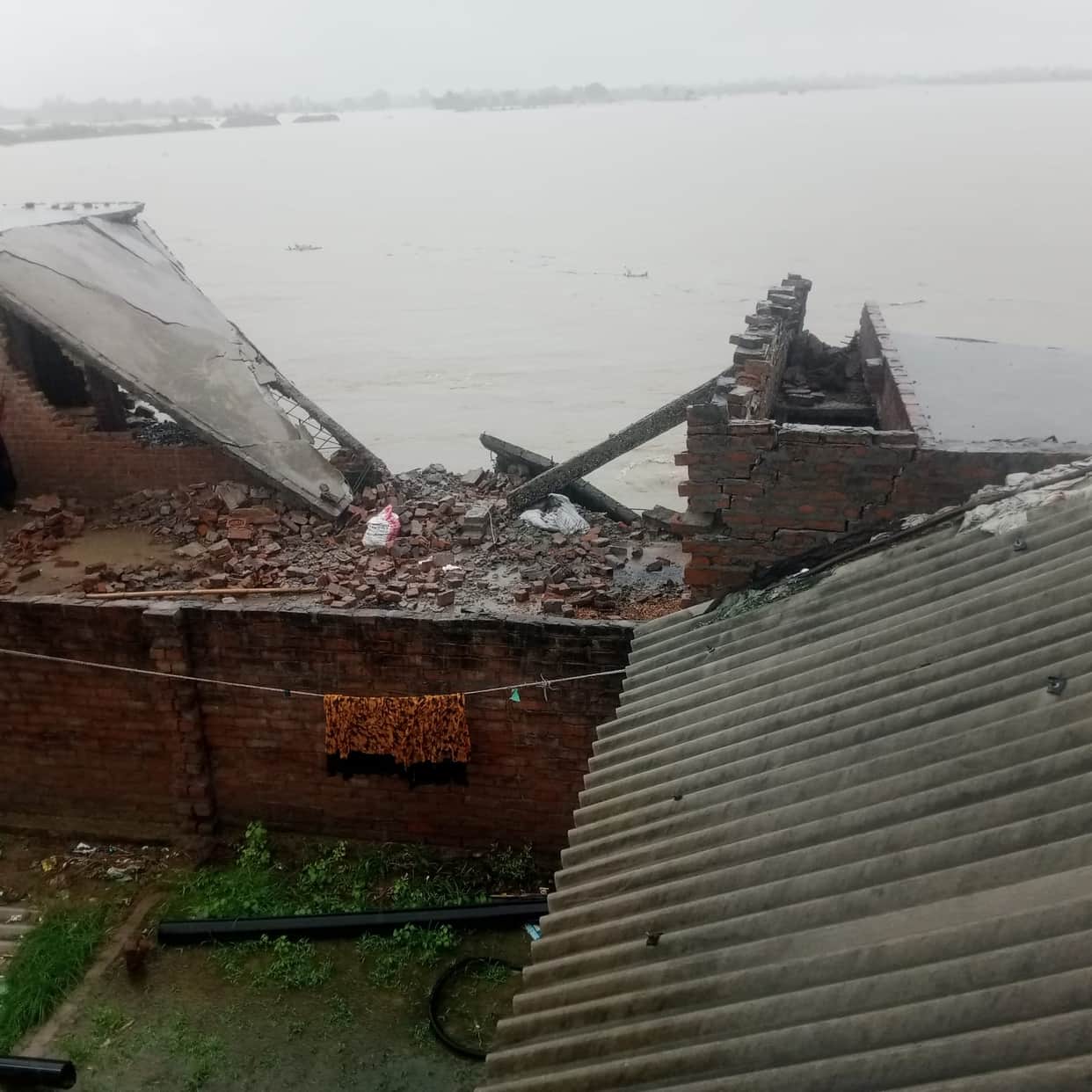 Erosion intensifies as water level drops; three houses swallowed by the Ganga.