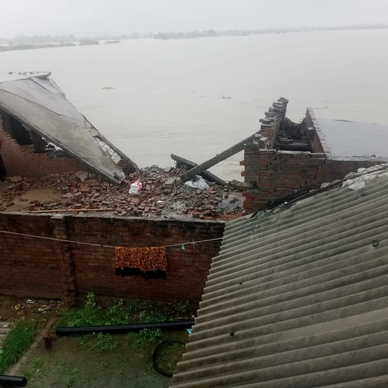 Erosion intensifies as water level drops; three houses swallowed by the Ganga.