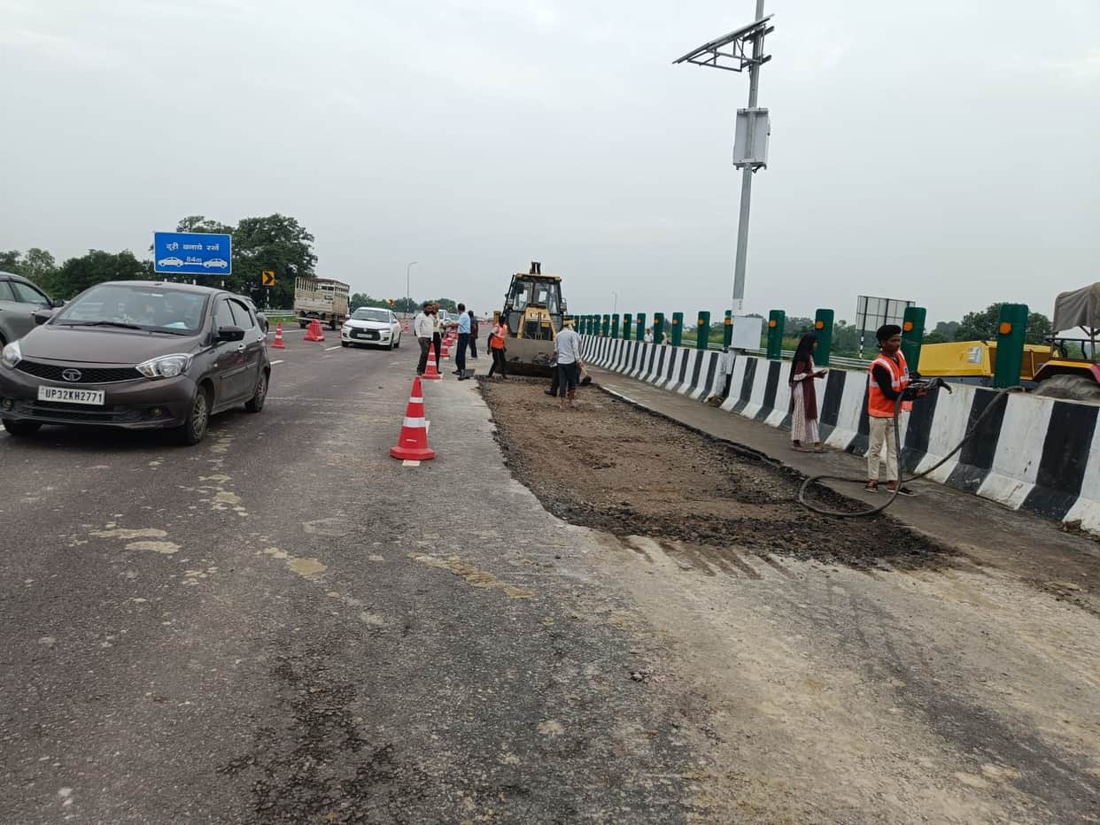 Lucknow-Kanpur Expressway: So far, only potholes and sunken roads have been found, with no promised amenities