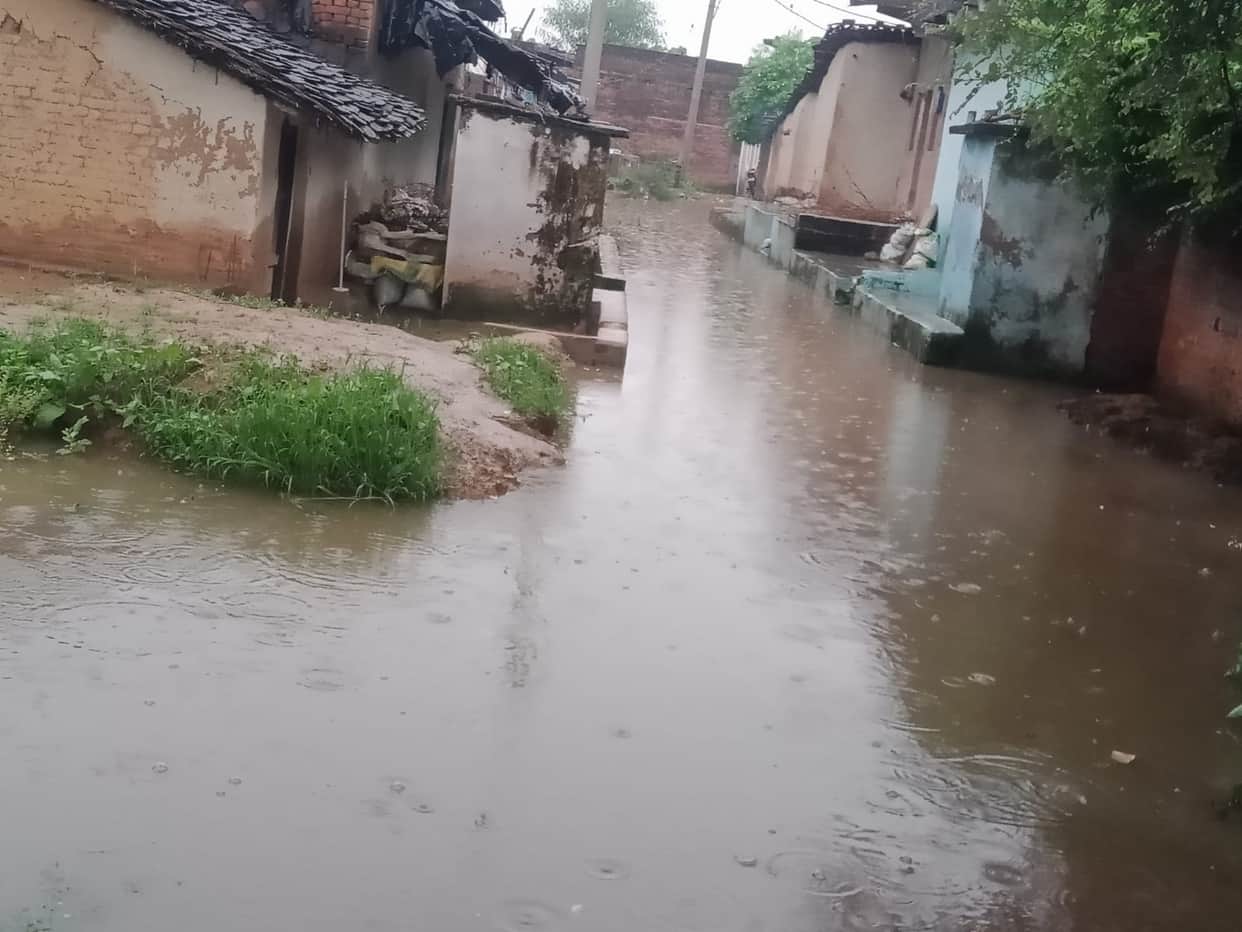 Waterlogging in Shanti Nagar due to blockage of drainage