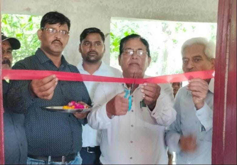 फीता काटकर दो दिवसीय मुख्यमंत्री स्वरोजगार प्रशिक्षण कार्यक्रम का शुभारंभ करते जिला उद्यान अधि
