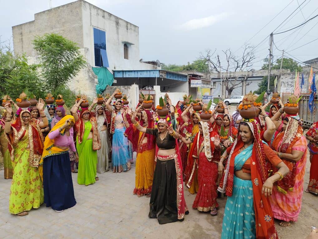 'Kalash Yatra' taken out for the consecration of the Shiva family idols.