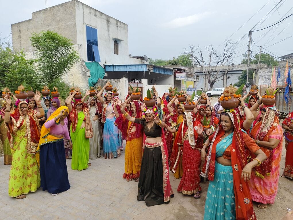 'Kalash Yatra' taken out for the consecration of the Shiva family idols.