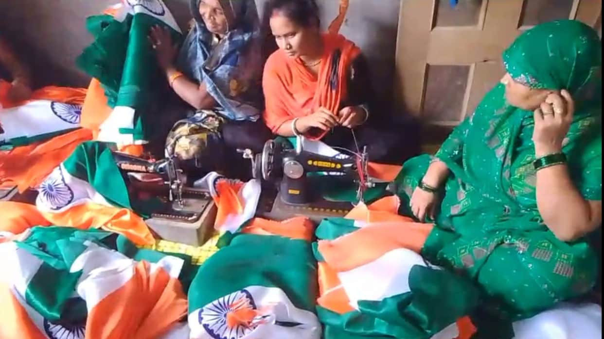 Women from 64 groups will make 2.5 lakh flags for the 'Har Ghar Tiranga' campaign.