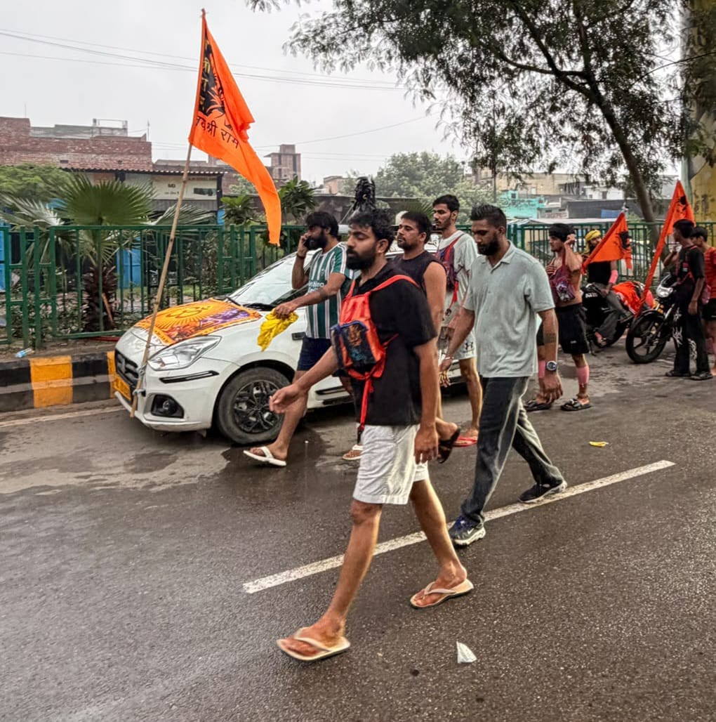 Kanwariyas have started returning with Ganga water from Haridwar.