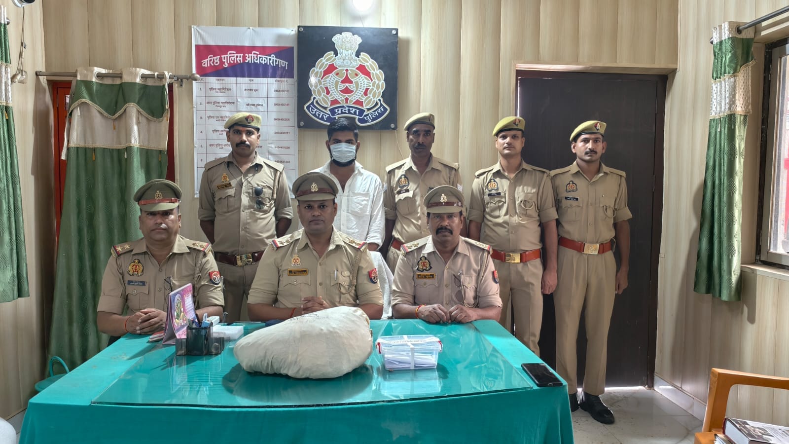 कप्तानगंज थाने में पकड़ा गया गांजा तस्कर। स्रोत- पुलिस