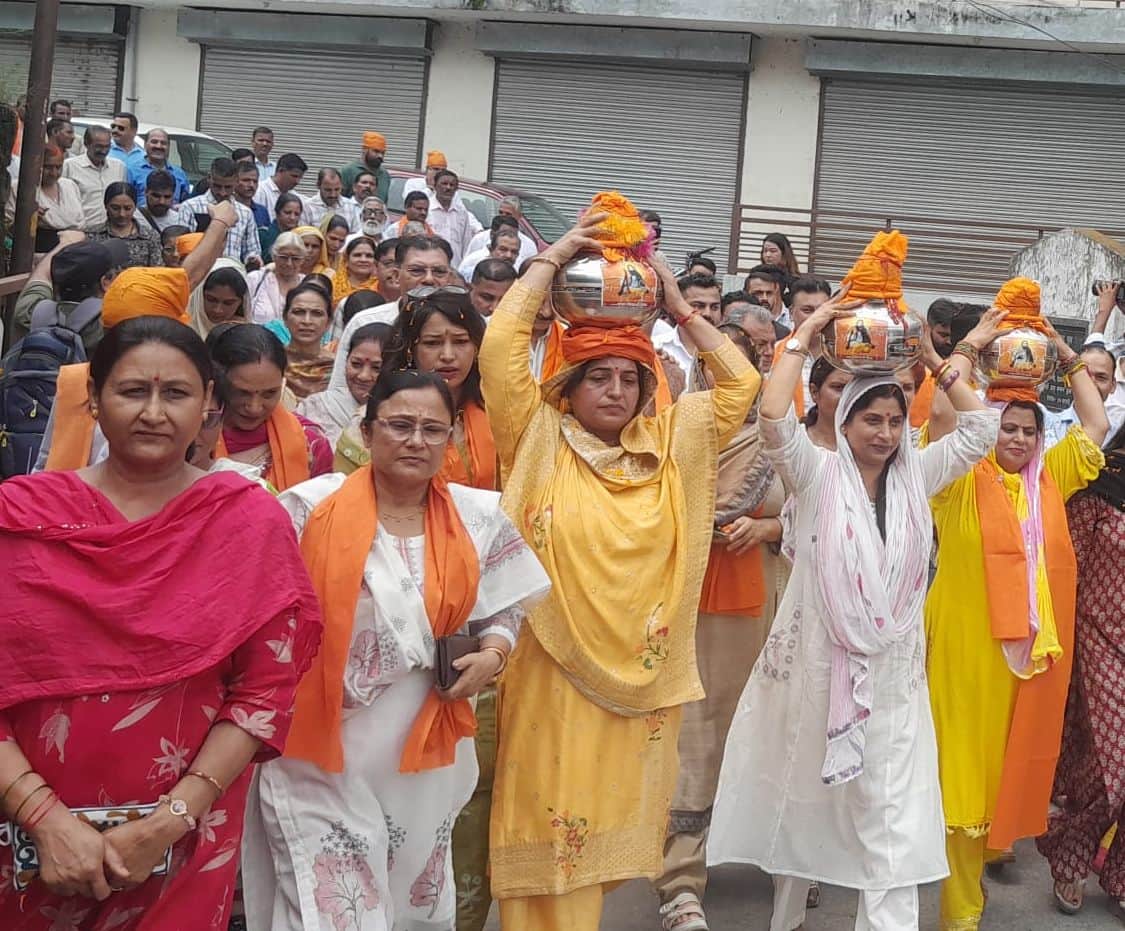 Grand welcome for Guru Ravidas's national Kalash Yatra in Mandi.
