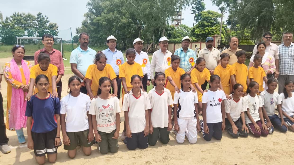 Handball: Kushinagar team wins boys' category; Deoria team wins girls' category.