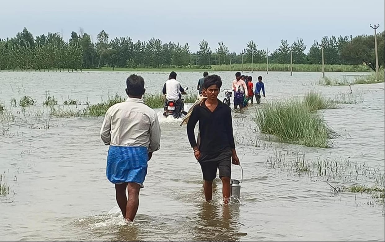 Saryu crosses danger mark; six villages in Mahsi flooded; surrounded by water.
