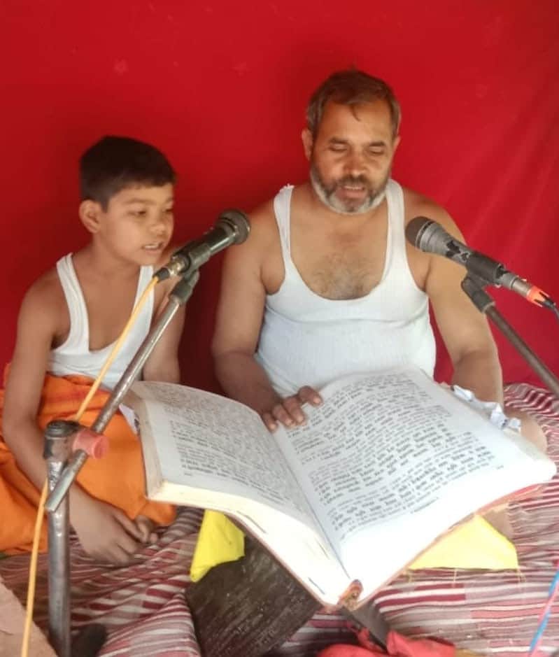 Devotees recited verses from the Shri Ramcharitmanas.