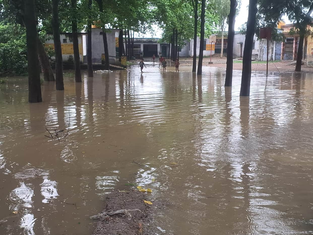 Heavy rain leads to waterlogging in schools in Mirhachi and Jalesar; teaching activities disrupted.