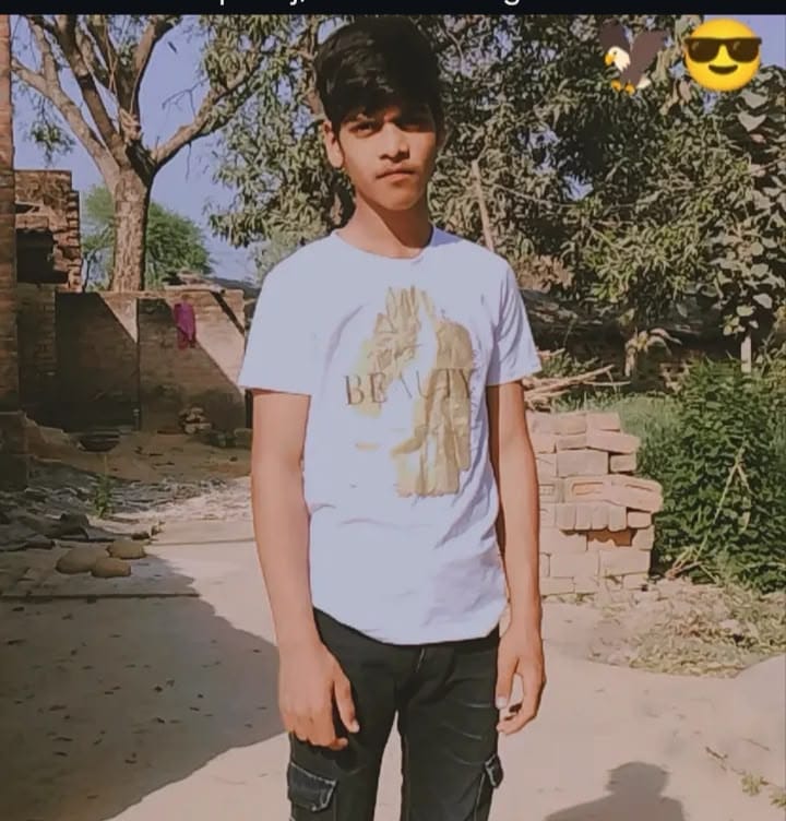 मृतक बालक आदर्श कुमार की फाइल फोटो। परिजन