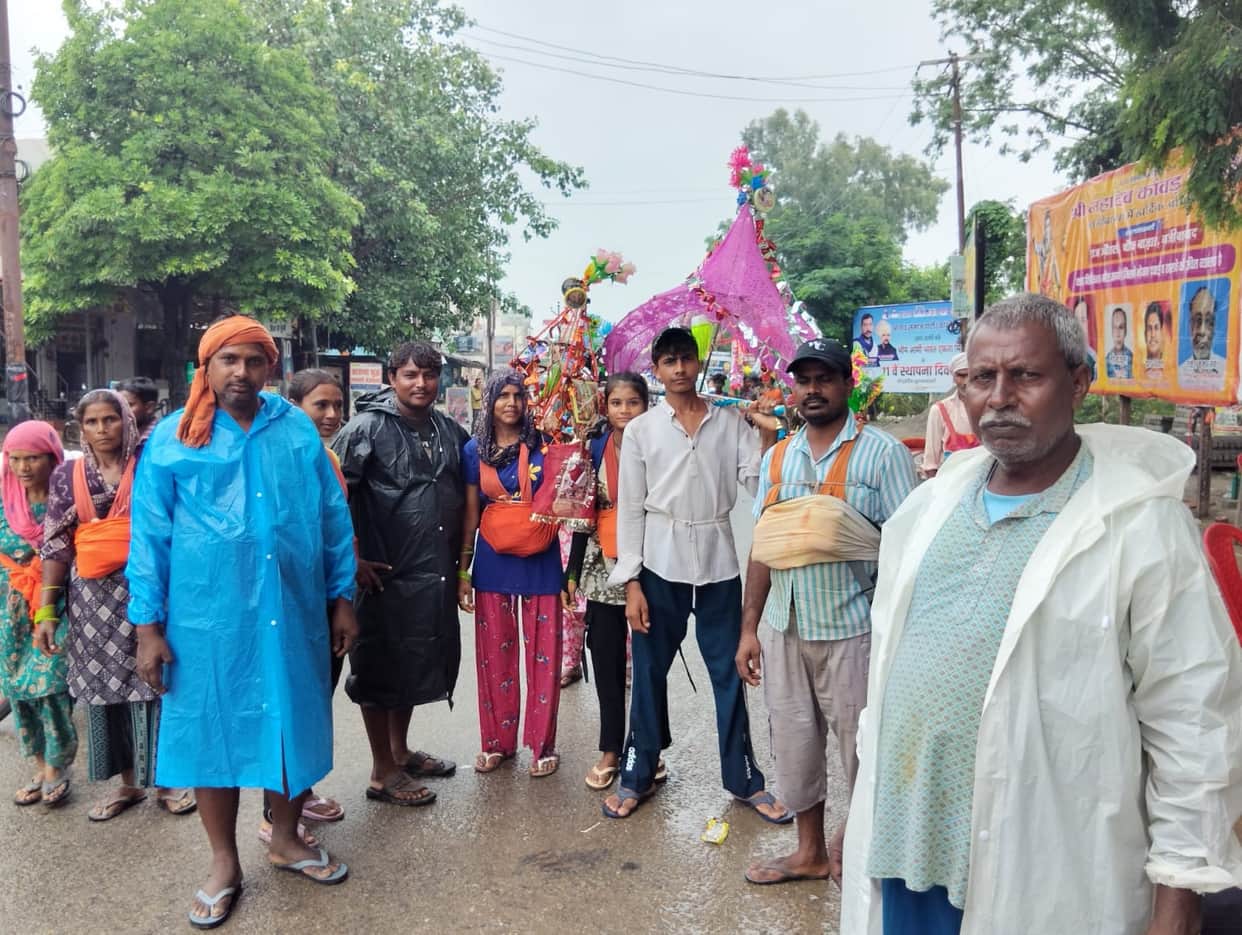Daughter-in-law carries on 40-year-old tradition, holds Kanwar with mother-in-law