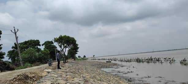Gandak turns turbulent; water level at Bhaisaha gauge is 32 cm above the warning mark.