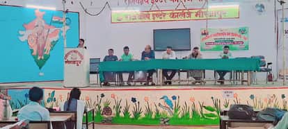 पीएमश्री राजकीय इंटर कालेज में आयोजित विज्ञान संगोष्ठी प्रतियोगिता में अपने विचार प्रस्तुत करती
