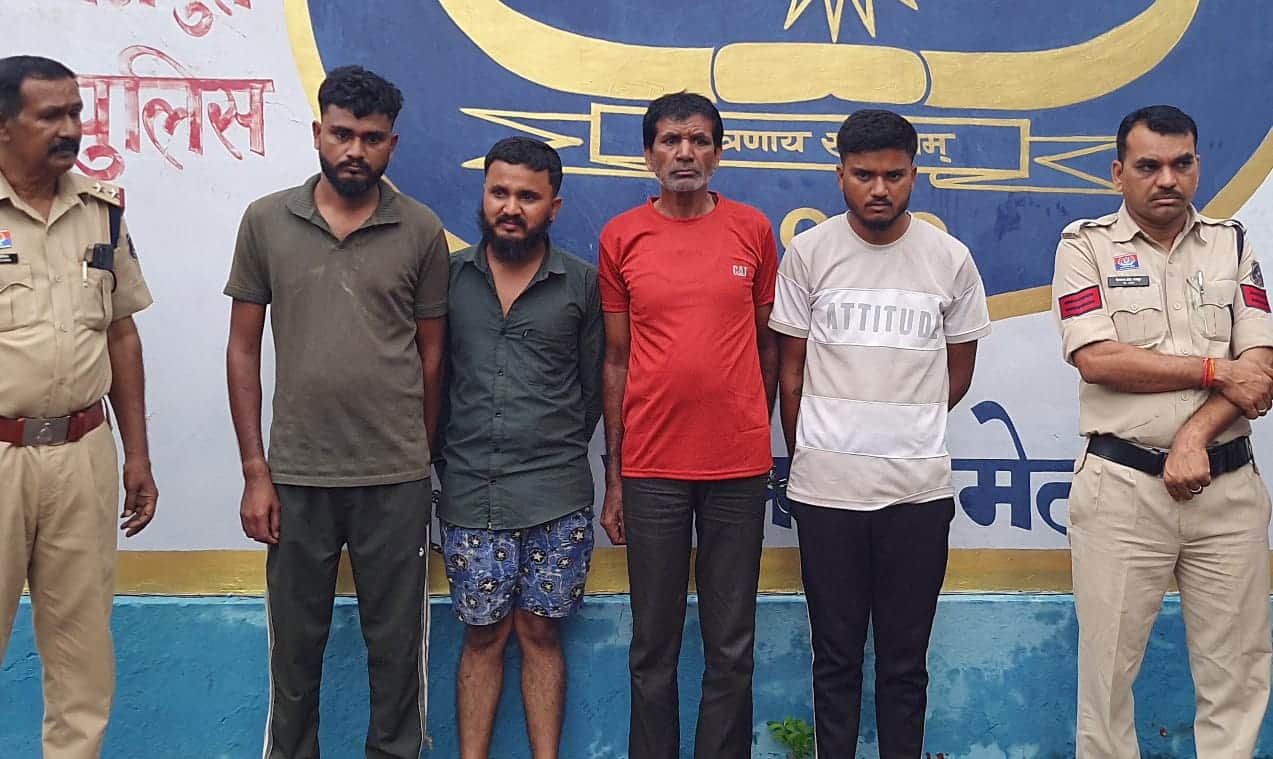 पुलिस की गिरफ्त में आरोपी