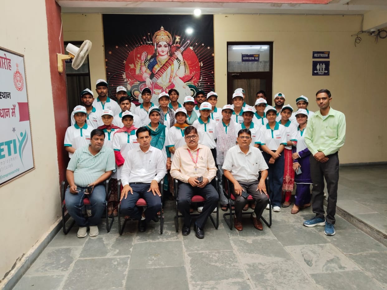 27 young men and women underwent training as Assistant Bookkeepers.