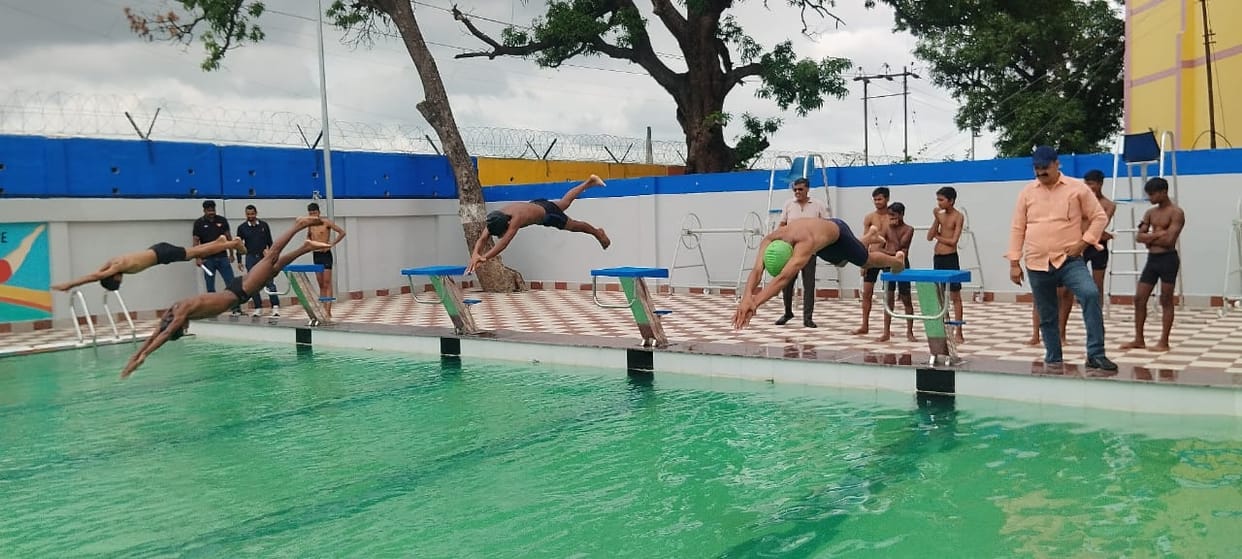 Athletes showcased their talent at the divisional swimming competition.