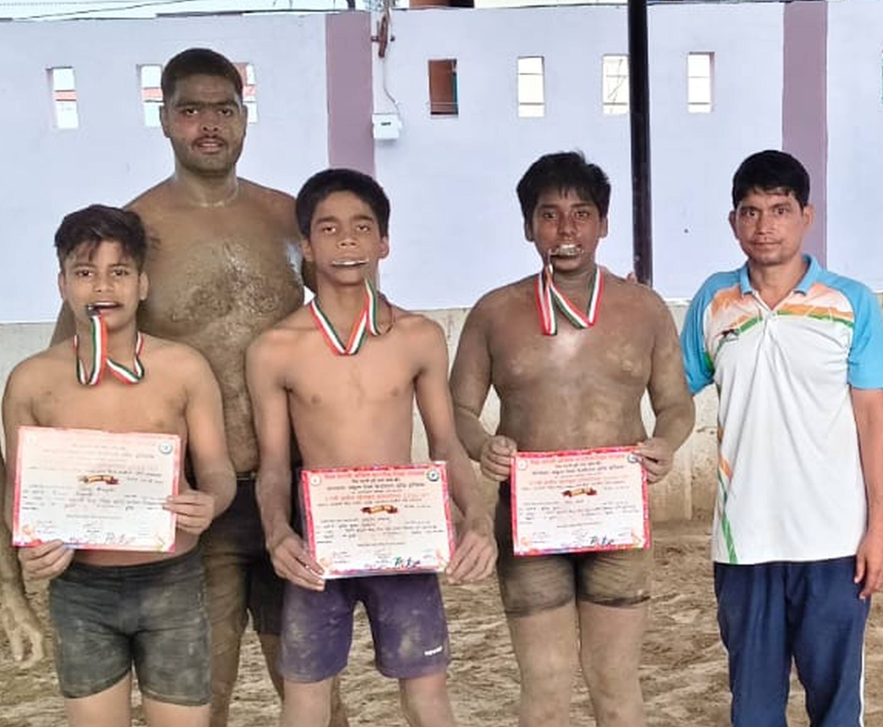  प्रयागराज में पदक विजेता पहलवान। स्रोत- स्टेडियम