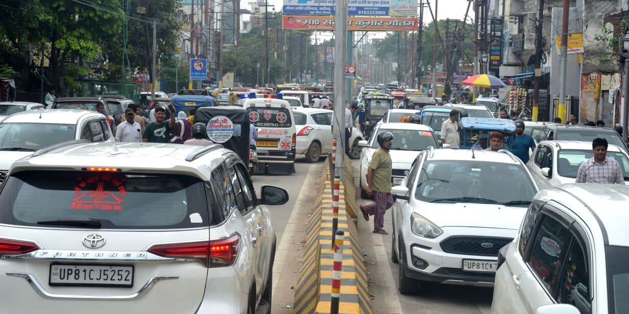From Quarsi to Rasalganj... traffic jams at every turn, vehicles crawling