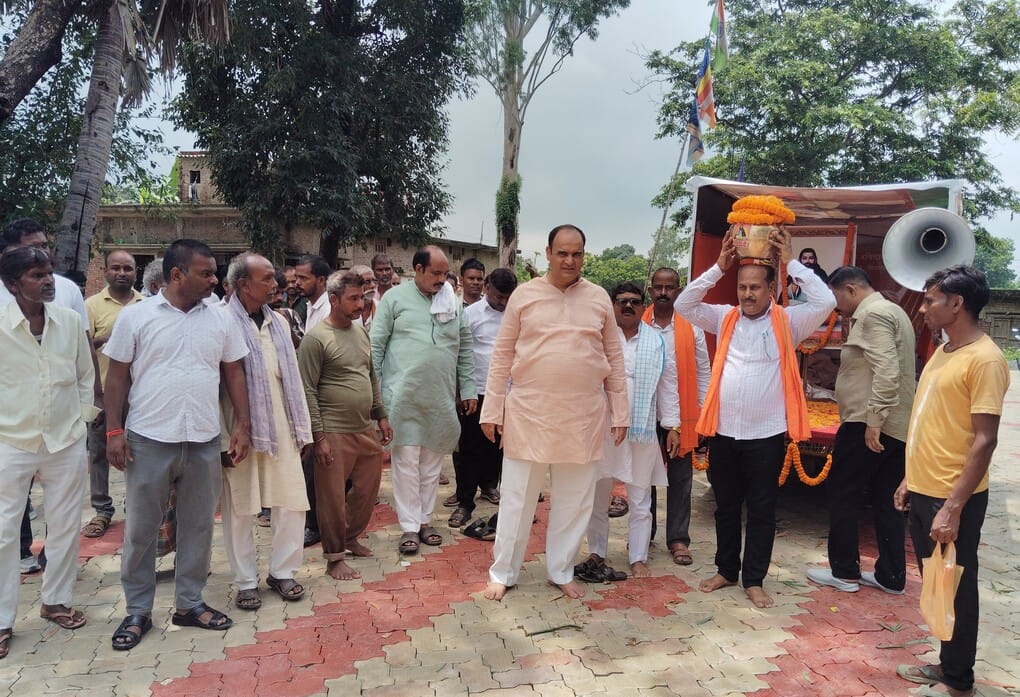सगड़ी के अजमतगढ़ क्षेत्र में भाजपा द्वारा निकाली गई कलश वंदन यात्रा। संवाद