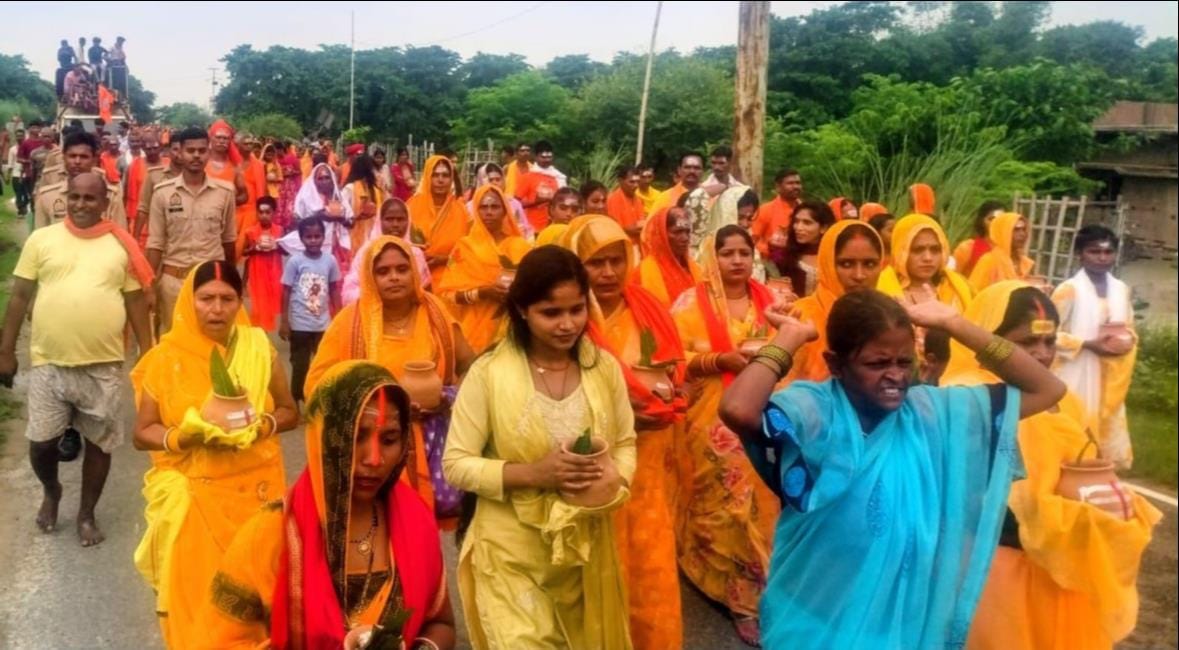 सिताब दियरा के आठगांवा ढाला मंदिर में आयोजित पांच दिवसीय शिवलिंग प्राण-प्रतिष्ठा महायज्ञ के लिए