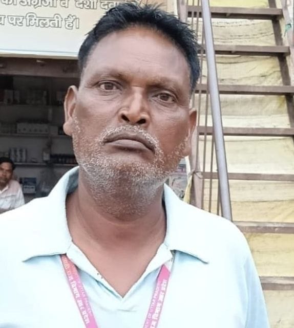 Budaun News: कांवड़ रूट पर सफाई कर्मी को सांड़ ने उठाकर पटका