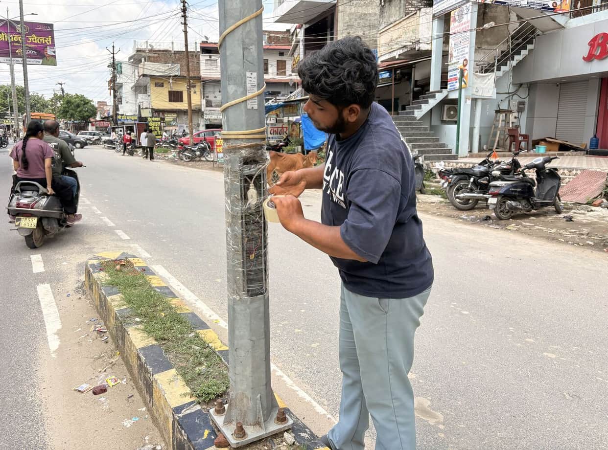 Siddharthnagar News: Replacement of open boxes begins; insulation applied to wire joints