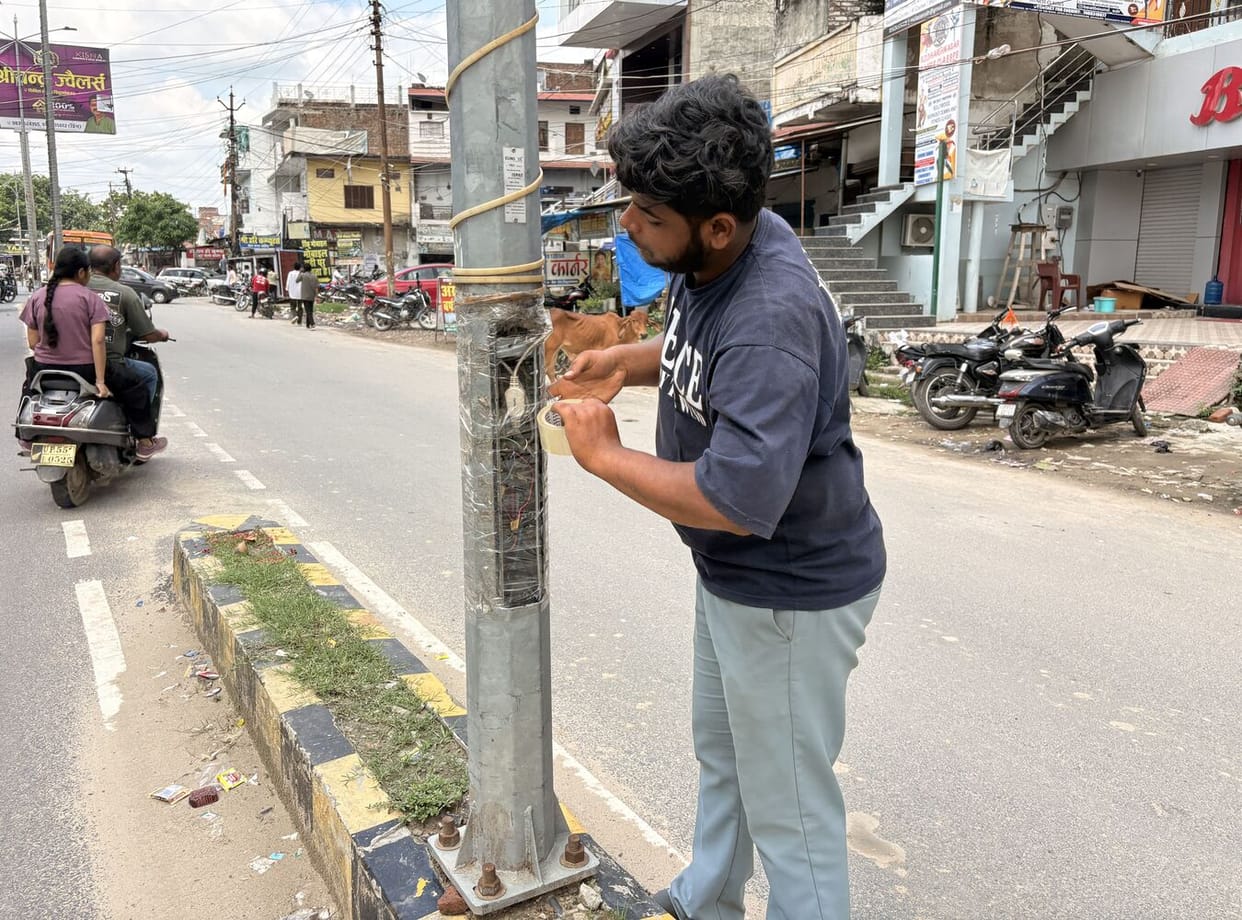 Siddharthnagar News: Replacement of open boxes begins; insulation applied to wire joints