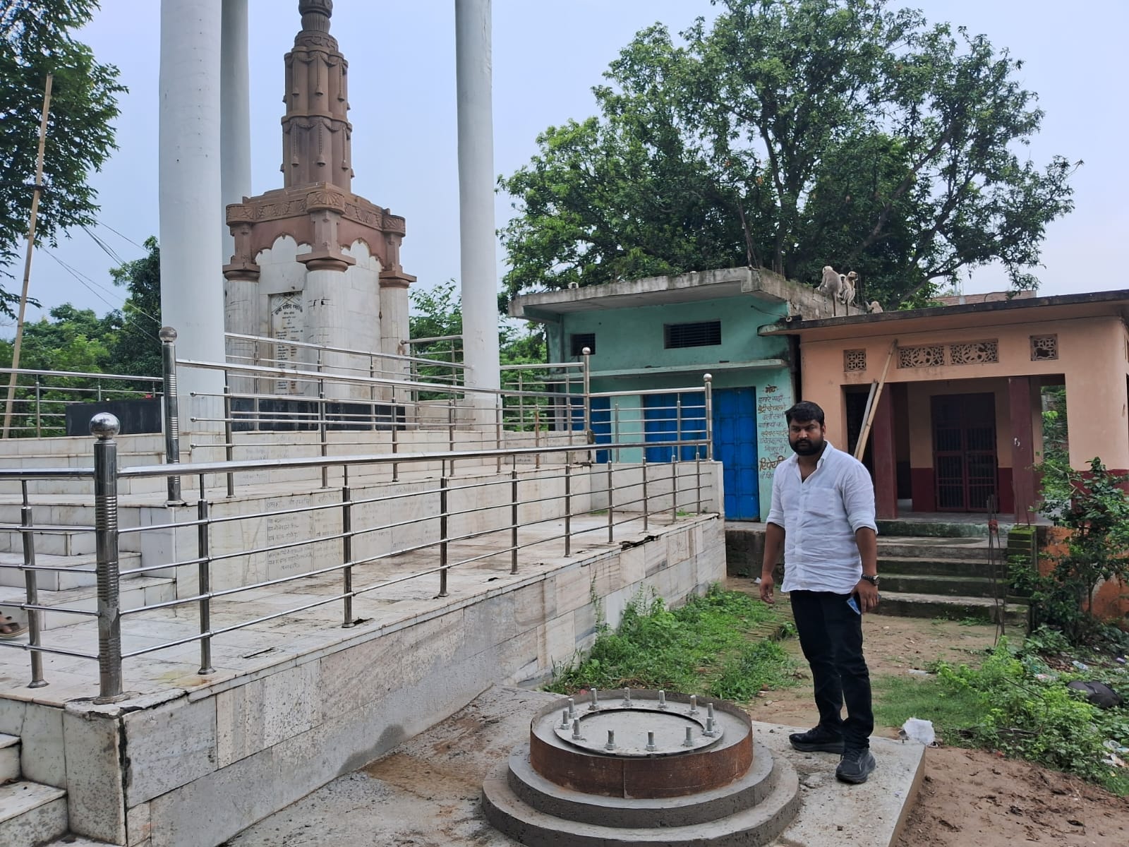 Ballia News:द्वाबा शहीद स्मारक पर लहराएगा 101 फीट ऊंचा तिरंगा, 18 अगस्त ...