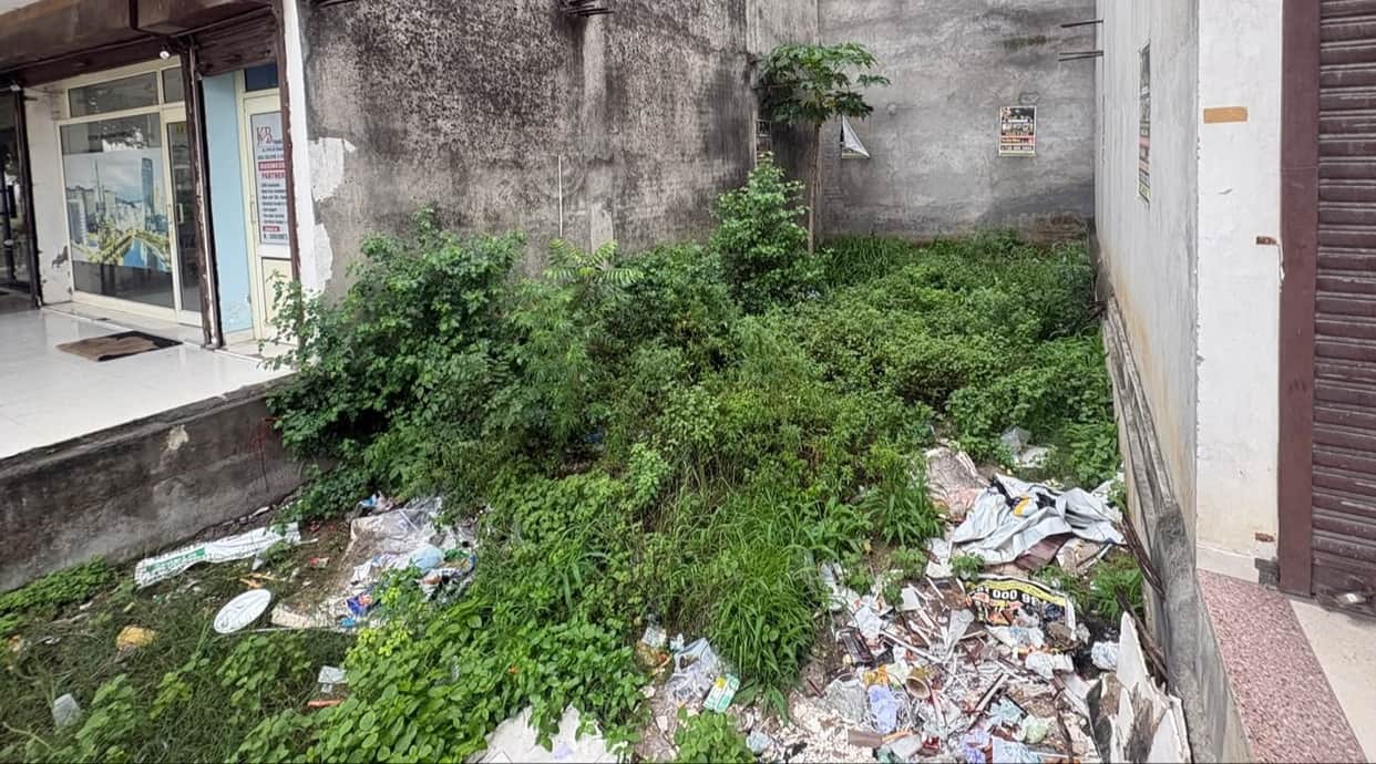 Fear of disease spreading from garbage heaps on 55,000 vacant plots in the city