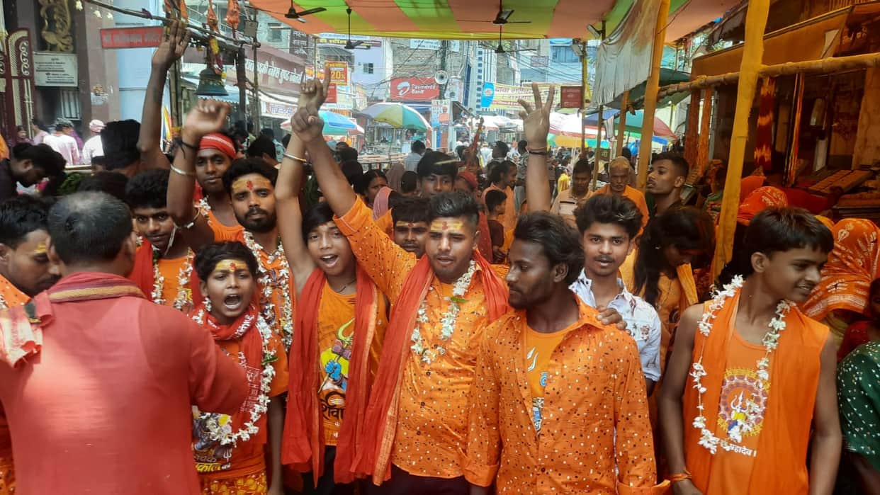 Muzaffarpur Bihar news : baba garibnath temple shiv pilgrims devotee engage in baba second monday worship