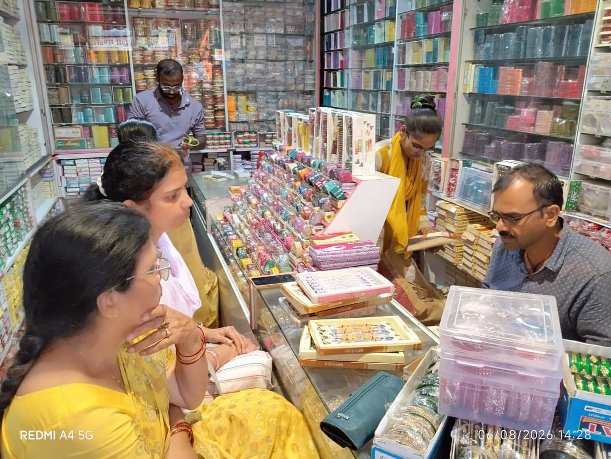 Markets buzz with the clinking sound of bangles during Sawan; demand for American Diamond designs rises